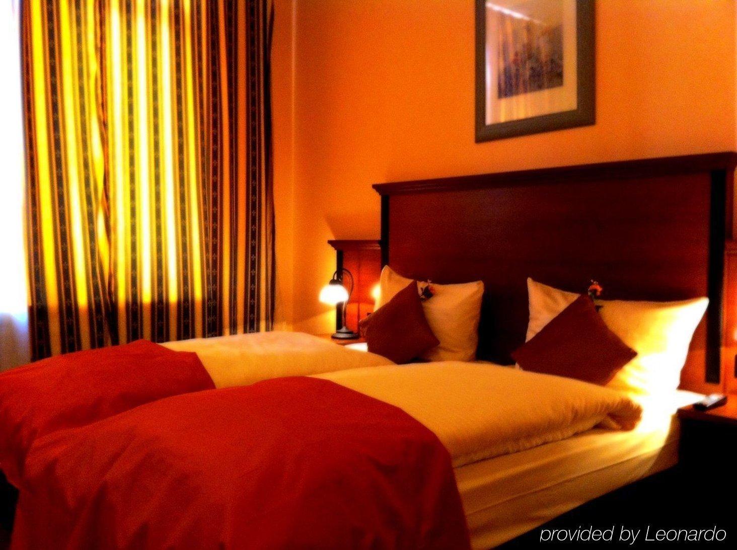 City Hotel West Frankfurt am Main Rum bild