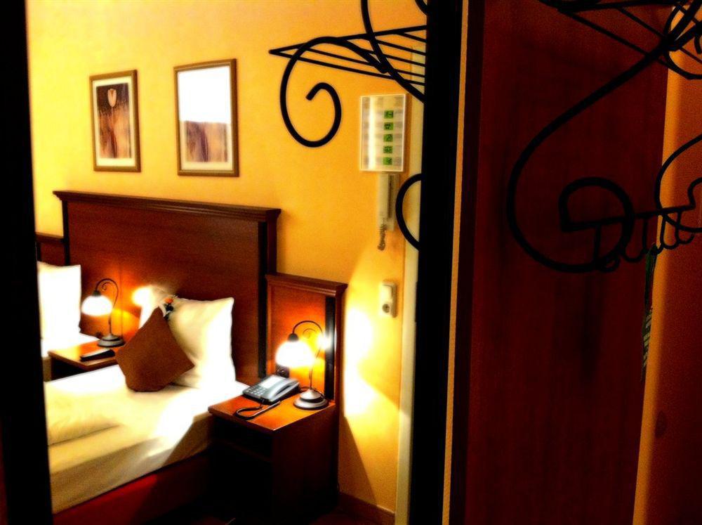 City Hotel West Frankfurt am Main Rum bild